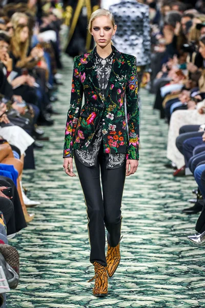 Look 29